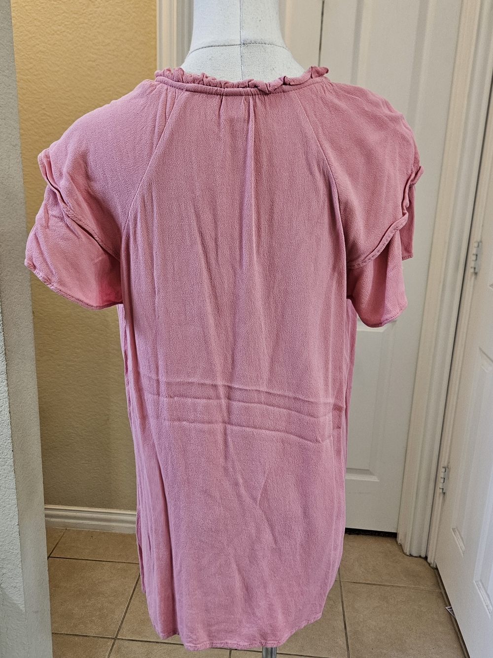 Old Navy Women’s Pink Flutter Sleeve Blouse – Size Medium - Picture 9 of 11